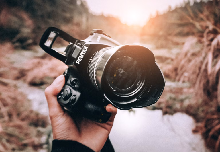 Kamera som tar bilde av natur.