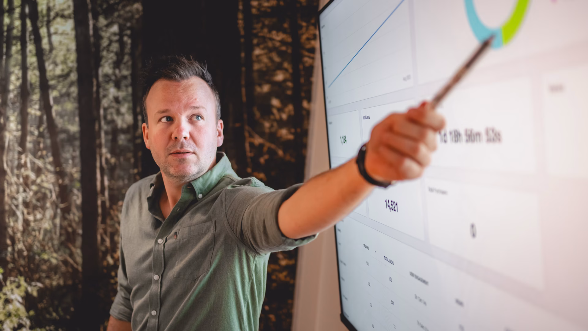 Håkon Lofthus hos tur.digital peker på en innsiktsrapport